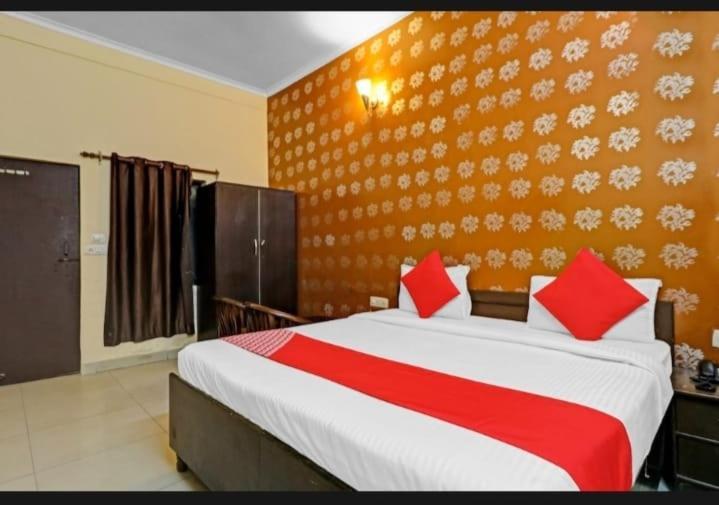The Hotel Grace Place Inn New Delhi Exterior photo