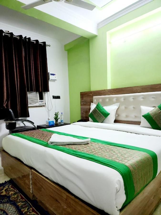 The Hotel Grace Place Inn New Delhi Exterior photo