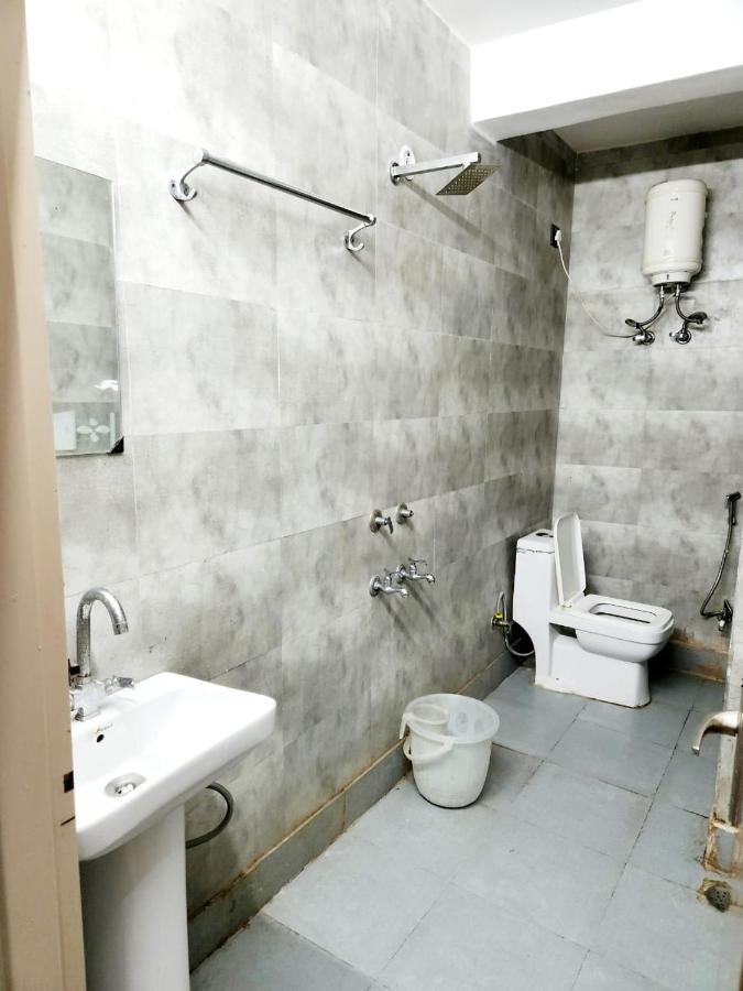 The Hotel Grace Place Inn New Delhi Exterior photo